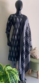 Ikkat Kurtha Set - Image 3