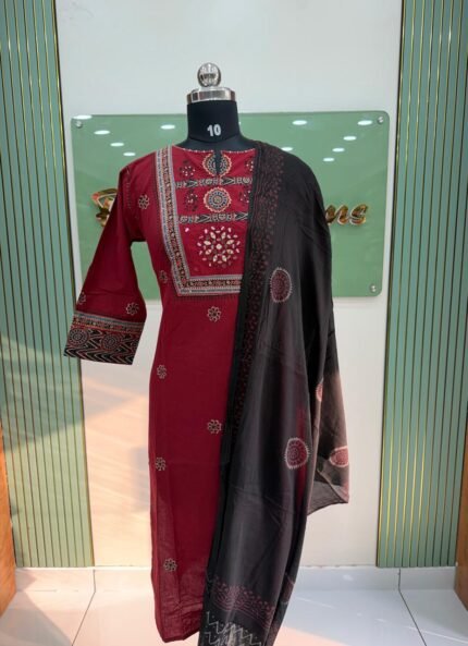 Ajrak premium kurtaset