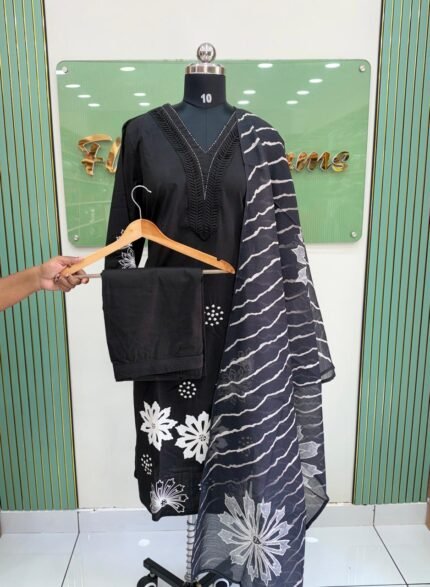 Embroidery Kurtaset